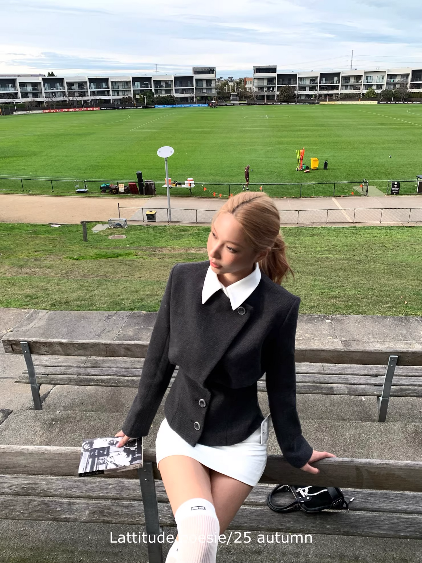 Áo Vest Cổ Trắng