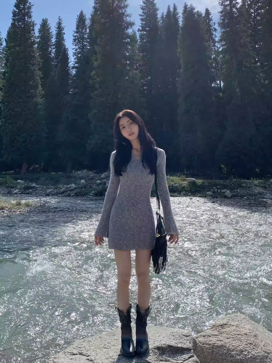 Đầm Dệt Kim Cổ V Ống Loe Mulvan