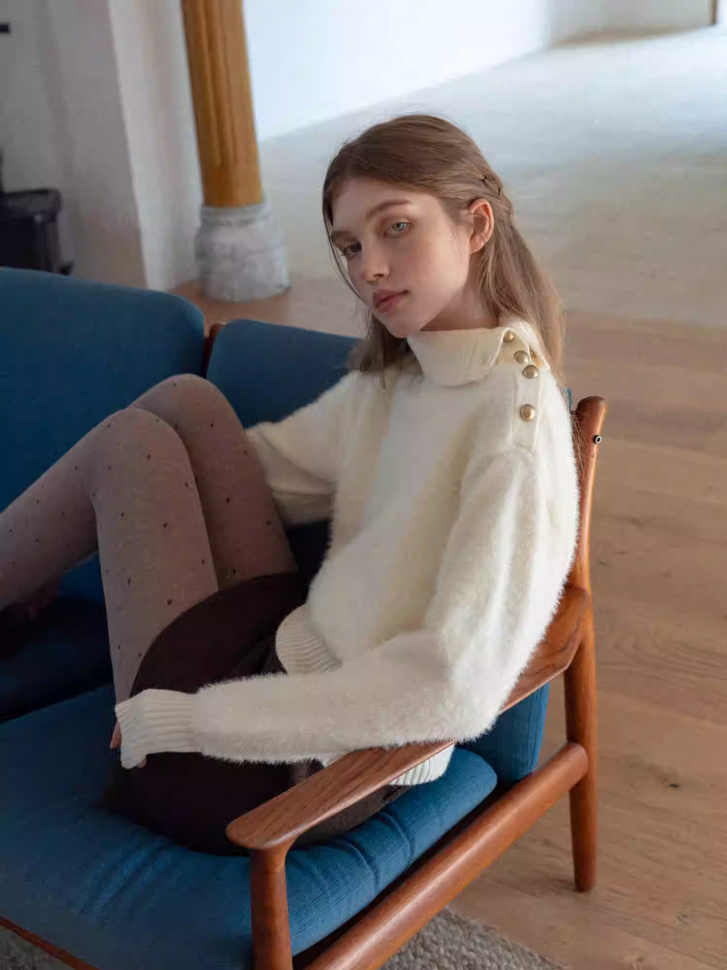 Áo Len Lông Xù Cổ Lệch