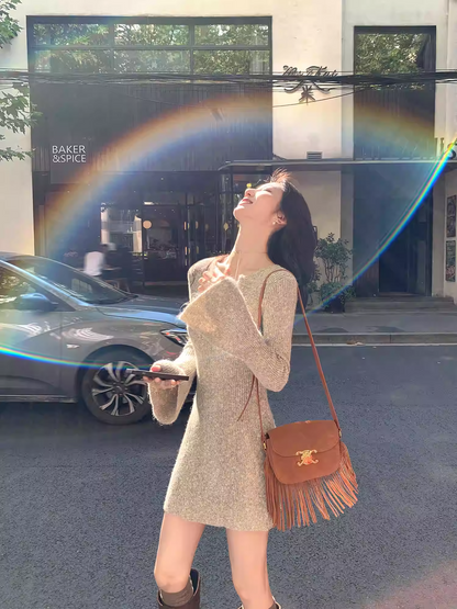 Đầm Dệt Kim Cổ V Ống Loe Mulvan