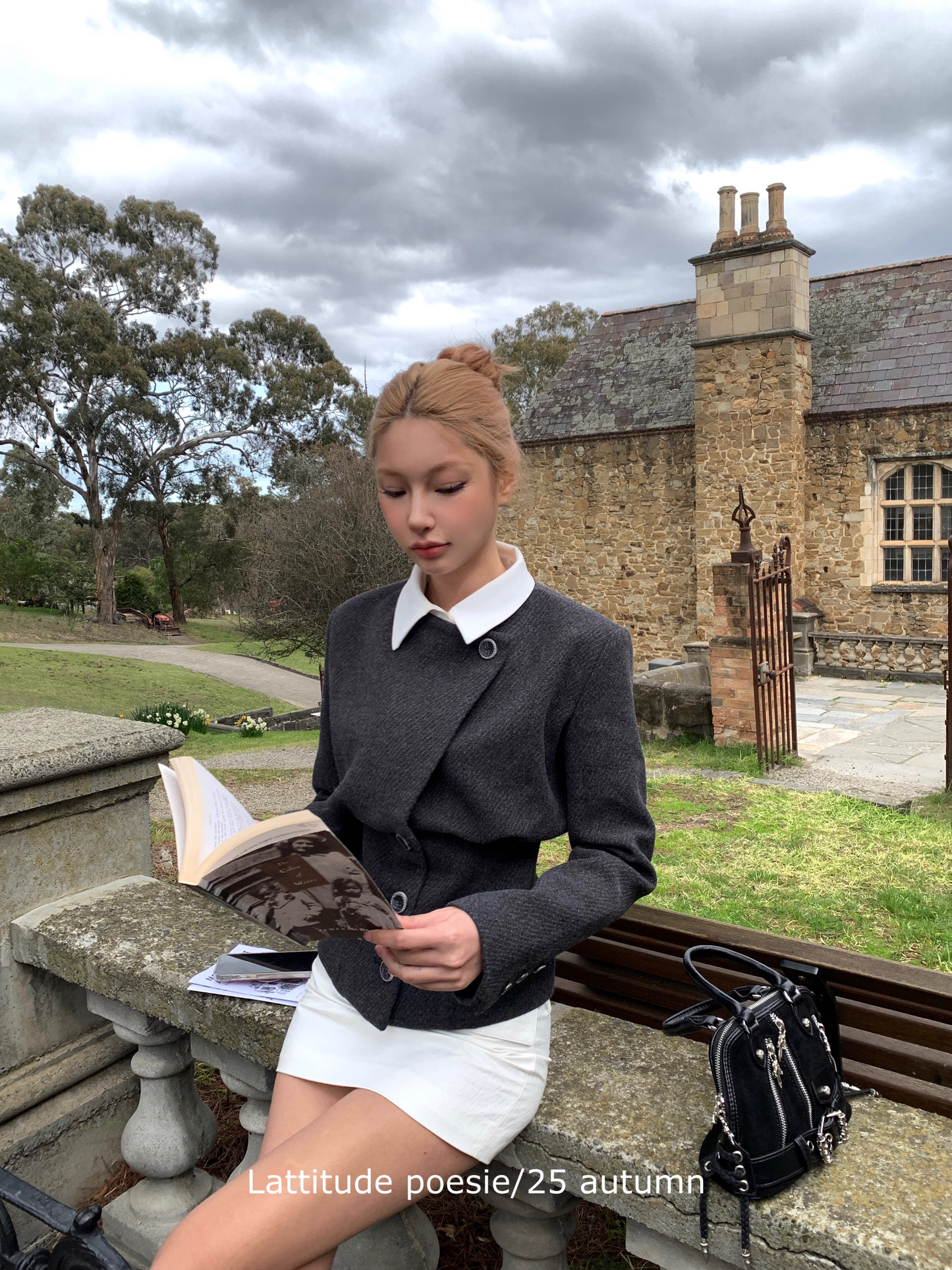 Áo Vest Cổ Trắng