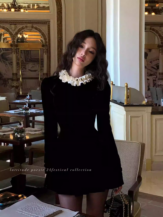Đầm Đen Cổ Áo Cách Điệu
