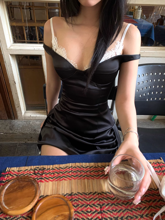 Váy Ngắn Hai Dây Viền Ren